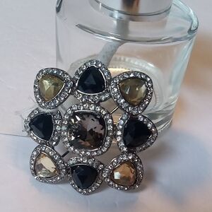 Premier Designs Classic Style Elegant Black & Silver Brooch